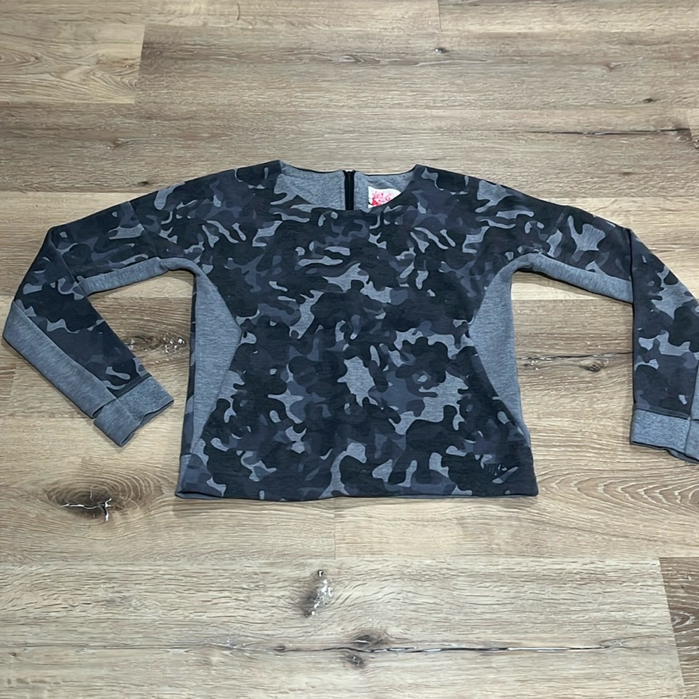 Nike women’s sweatshirt - size XS